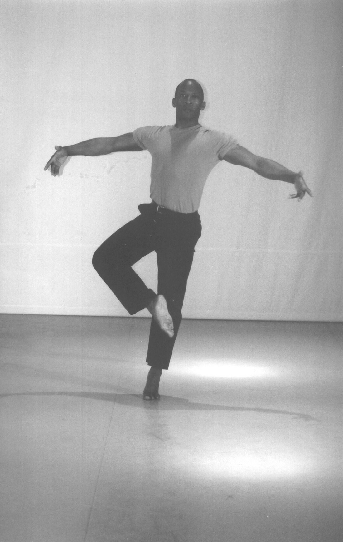 Boris Willis turning with arms wide and knee lifted, Aliens